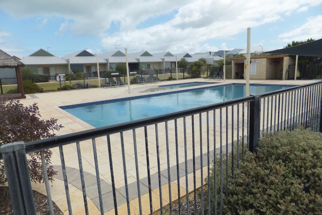 Seafront Unit 49 Villa Джуриън Бей Екстериор снимка